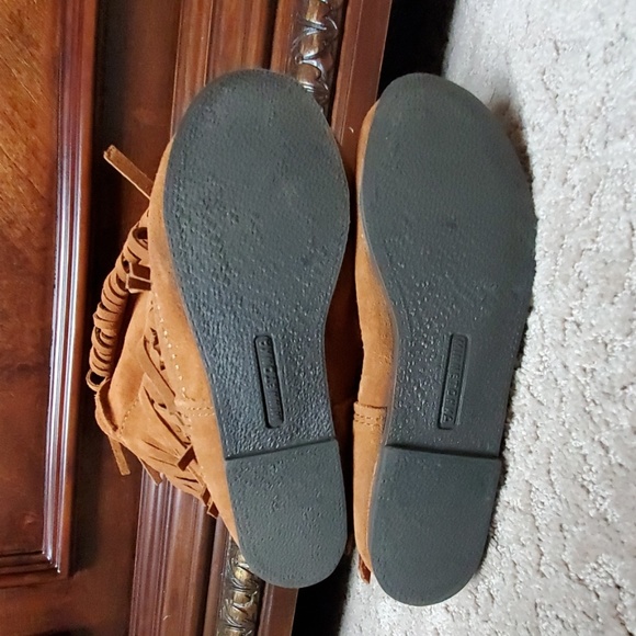Minnetonka fringe boots - Picture 4 of 5